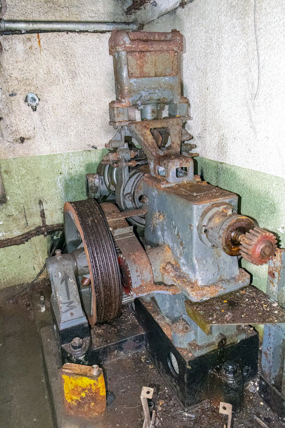 Ligne Maginot - WELSCHHOF - (Ouvrage d'infanterie) - Bloc 1
Machinerie du monte charge - David Palmer