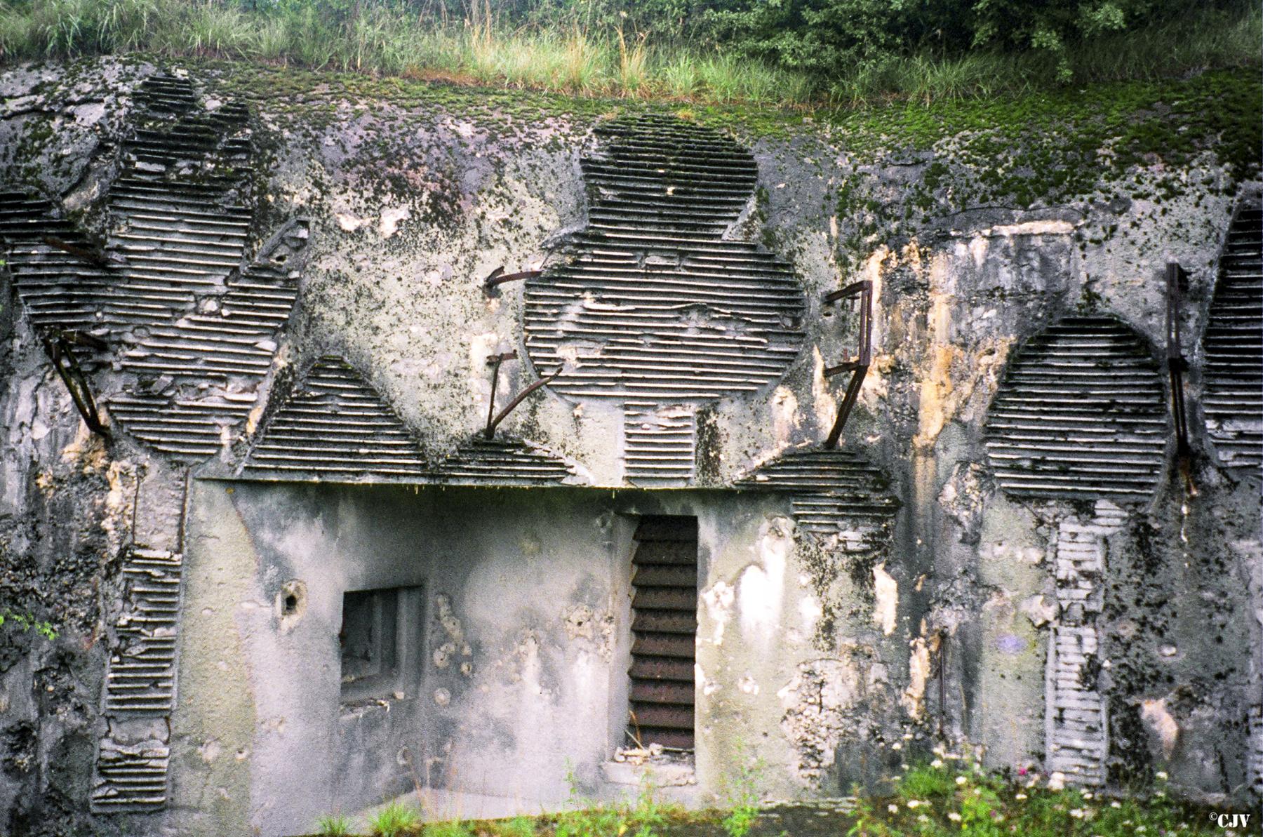 Ligne Maginot - WELSCHHOF - (Ouvrage d'infanterie) - Bloc 3
Détail de la camouflage du bloc - Lia VERMEULEN