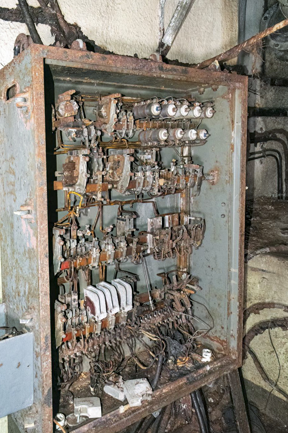 Ligne Maginot - WELSCHHOF - (Ouvrage d'infanterie) - Bloc 1
Machinerie du monte charge - David Palmer