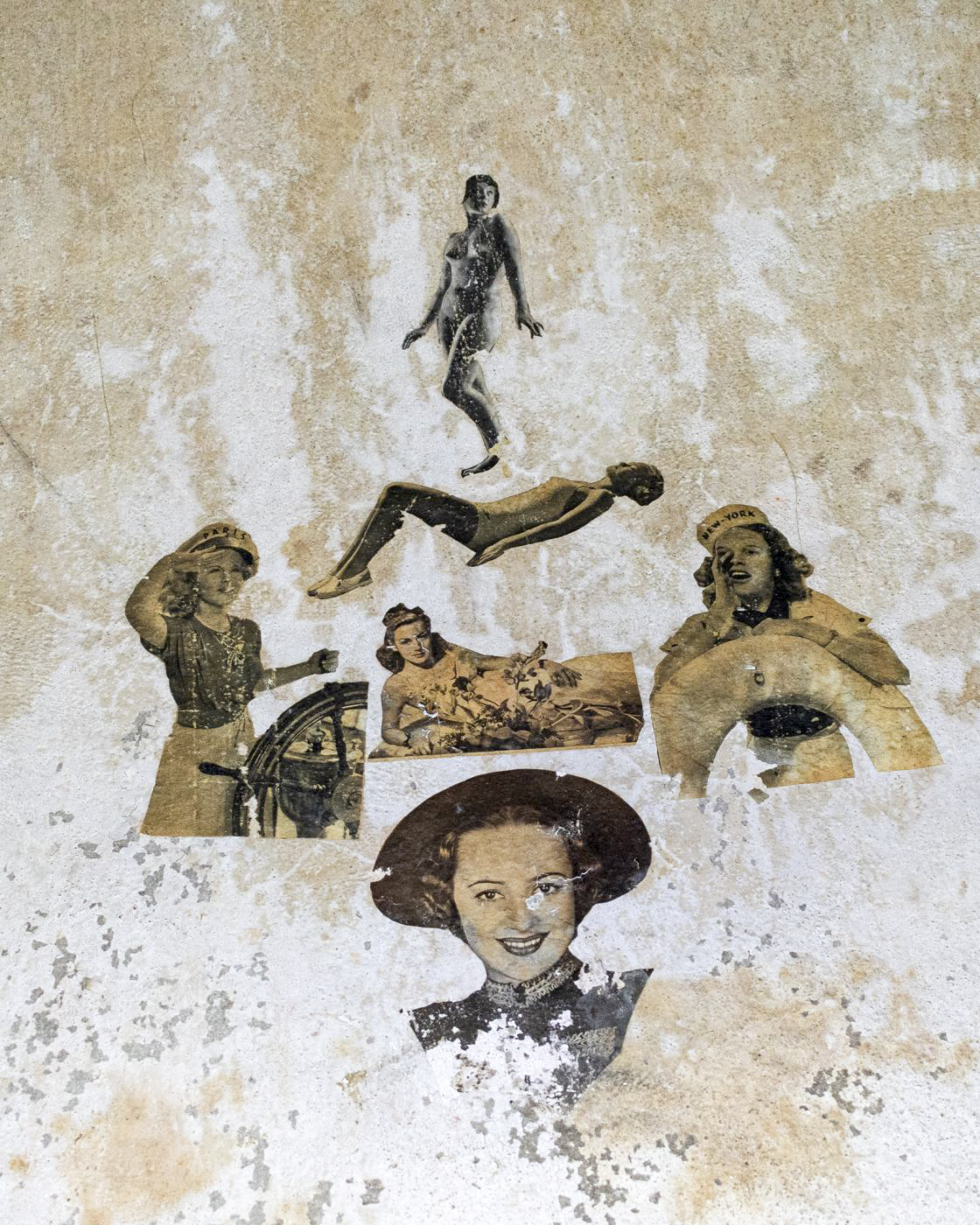 Ligne Maginot - WELSCHHOF - (Ouvrage d'infanterie) - 'Décoration' par l'équipage
Coupures de journaux d'époque, collées aux murs. - David Palmer