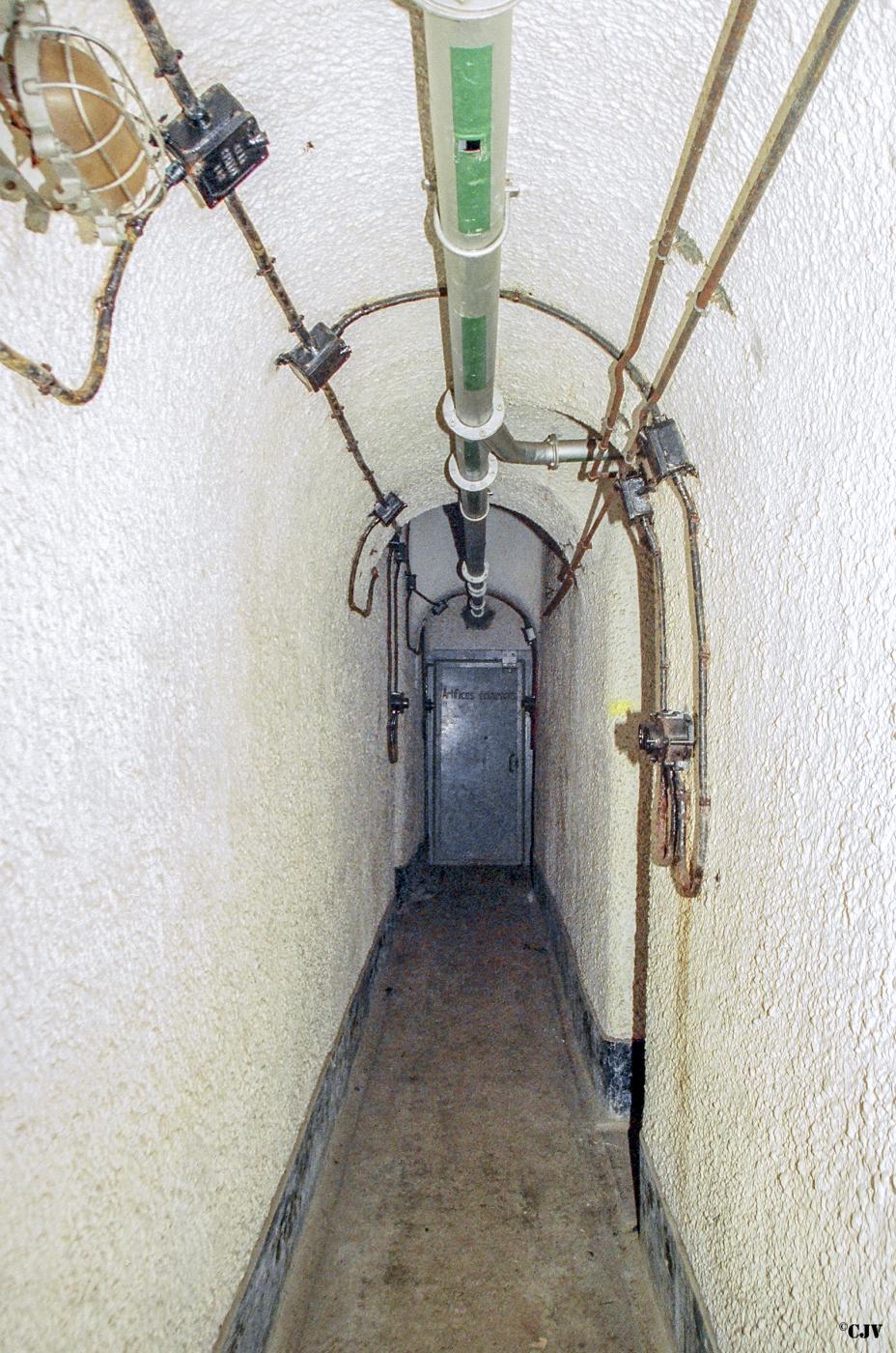 Ligne Maginot - WELSCHHOF - (Ouvrage d'infanterie) - Couloir du magasin aux artifices - Lia VERMEULEN
