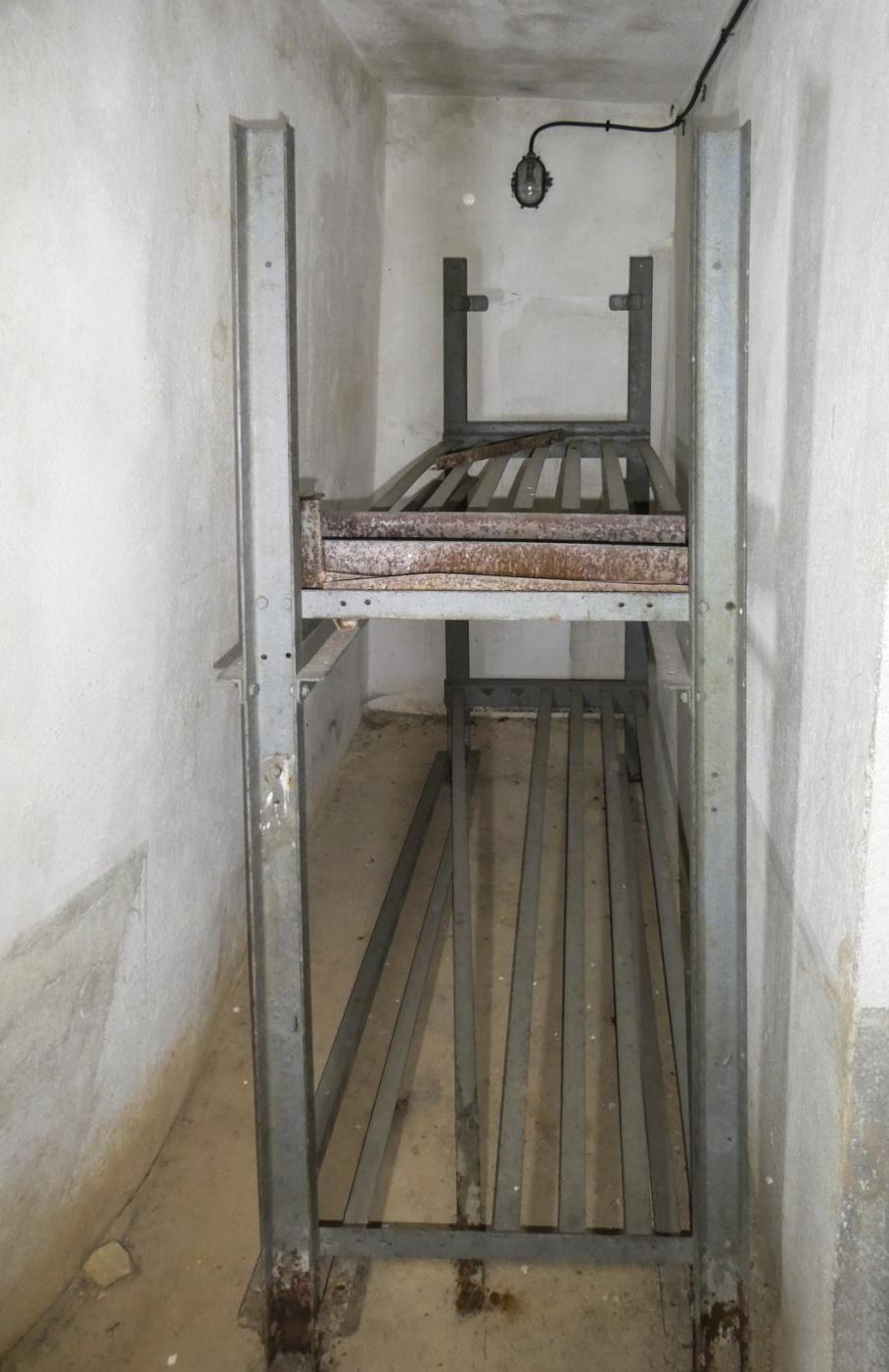 Ligne Maginot - MONT AGEL EST - BLOC 8 - (Observatoire d'artillerie) - Chambrée - ELLENA Daniel - CUNY Philippe