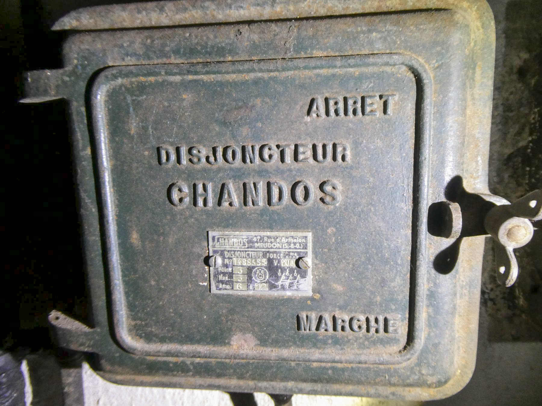 Ligne Maginot - MONT AGEL EST - BLOC 8 - (Observatoire d'artillerie) - L'alimentation électrique - ELLENA Daniel - CUNY Philippe