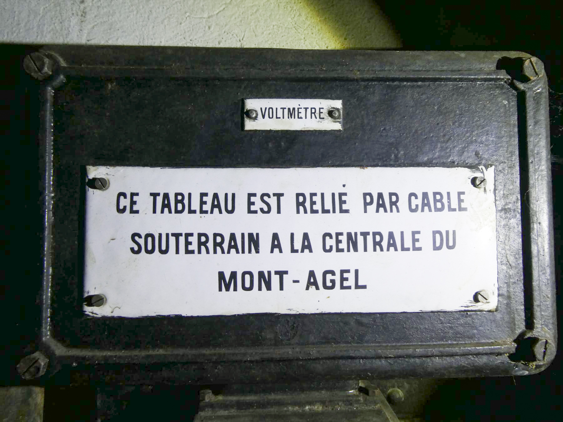 Ligne Maginot - MONT AGEL EST - BLOC 8 - (Observatoire d'artillerie) - L'alimentation électrique - ELLENA Daniel - CUNY Philippe