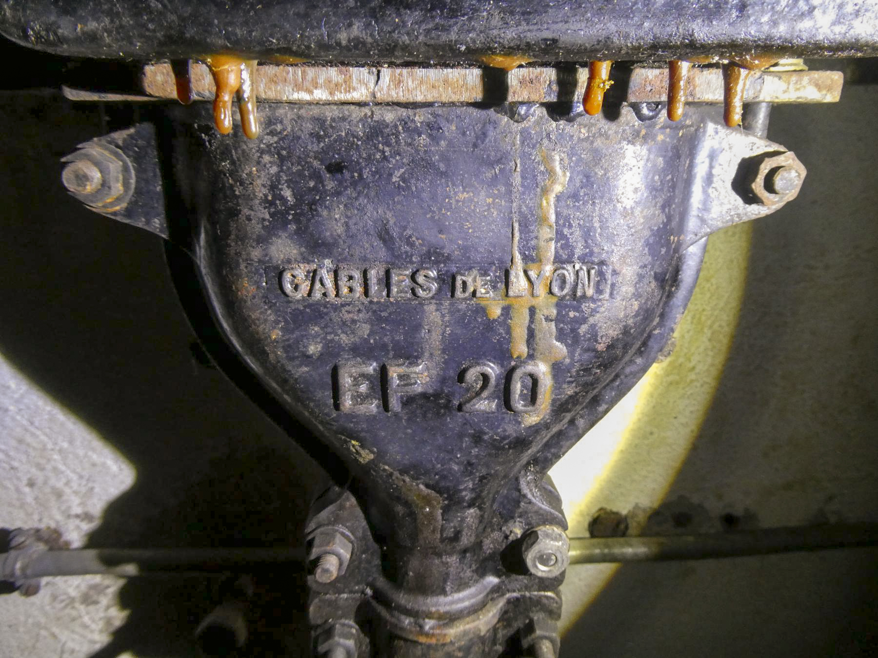 Ligne Maginot - MONT AGEL EST - BLOC 8 - (Observatoire d'artillerie) - L'alimentation électrique - ELLENA Daniel - CUNY Philippe