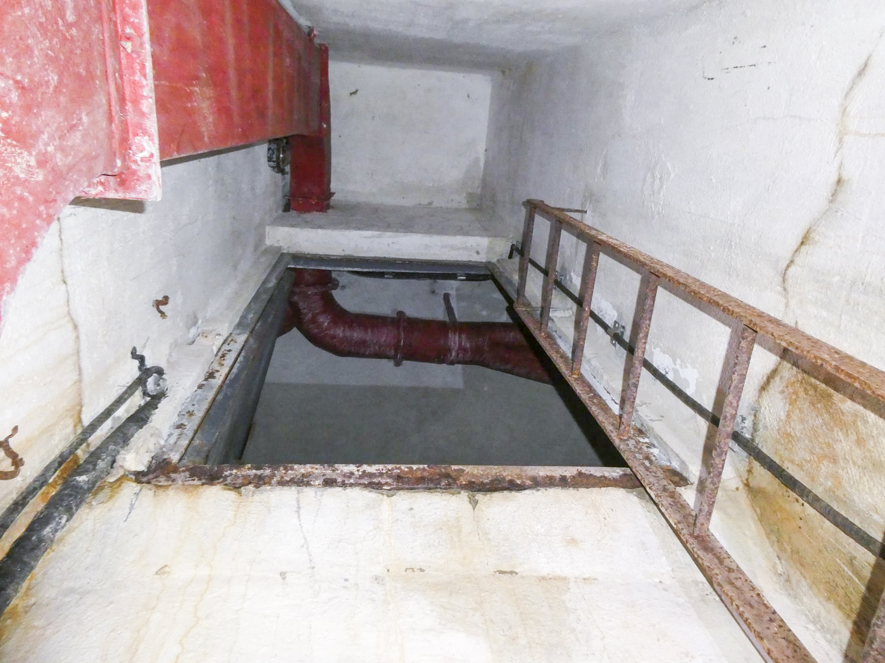 Ligne Maginot - MONT AGEL EST - BLOC 8 - (Observatoire d'artillerie) - Accès au sous sol - ELLENA Daniel - CUNY Philippe