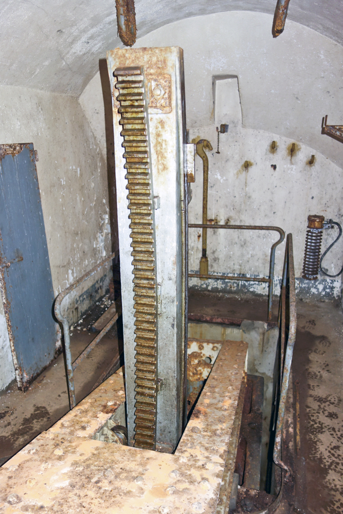 Ligne Maginot - HAUT POIRIER - (Ouvrage d'infanterie) - Bloc 2
Balancier de la tourelle - Michel Teiten