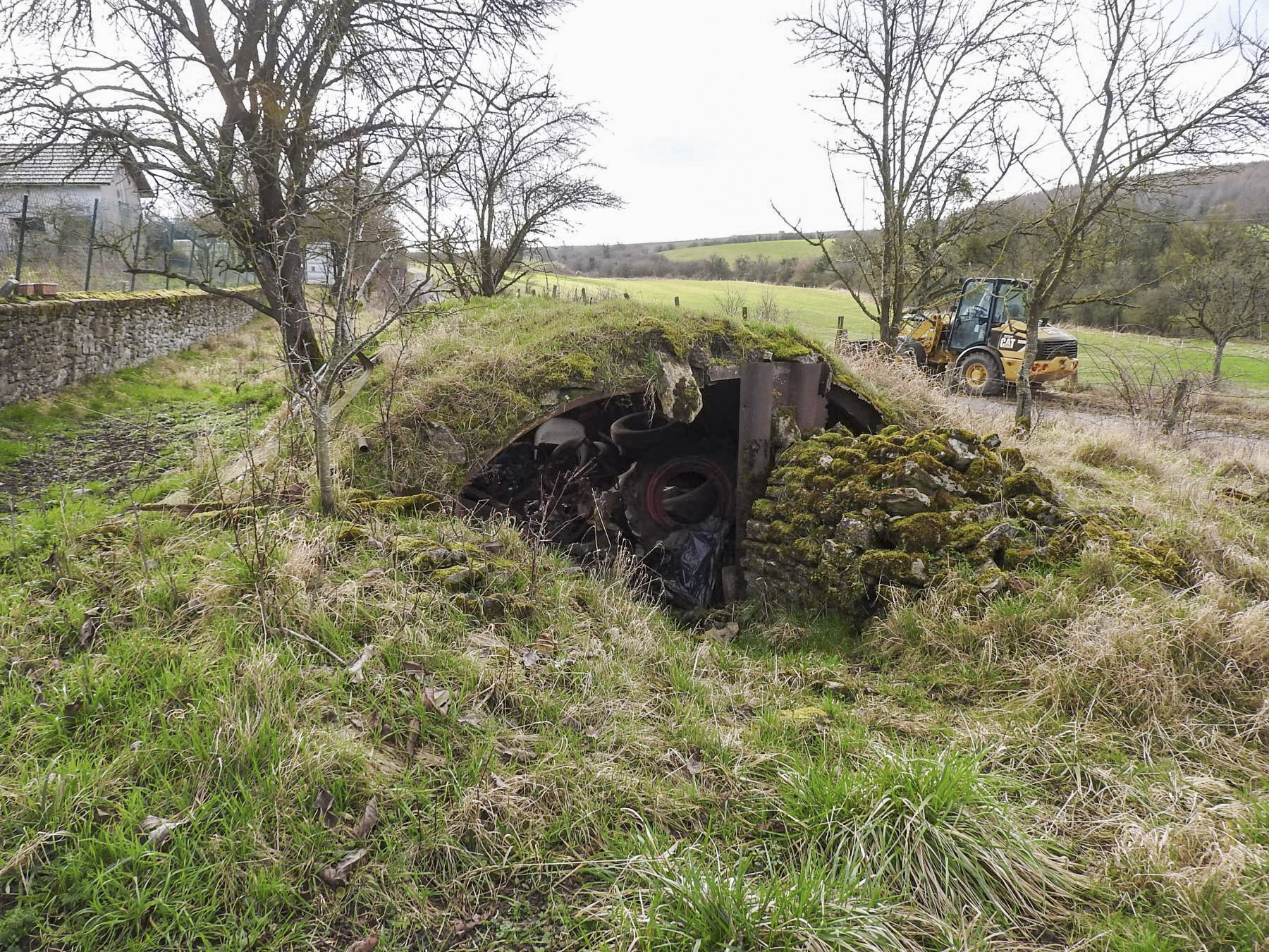 Ligne Maginot - MOMERSTROFF - (Abri) - L'abri est encore recouvert de sa couverture en terre.