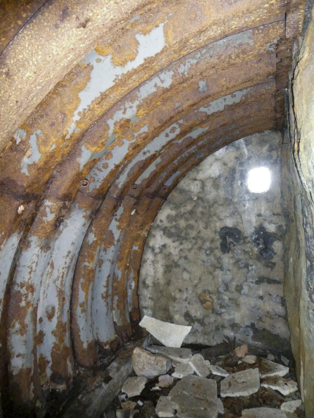 Ligne Maginot - MONT AGEL - (Ouvrage d'artillerie) - Bloc 1
Petit local ou poste de garde - ELLENA Daniel - CUNY Philippe