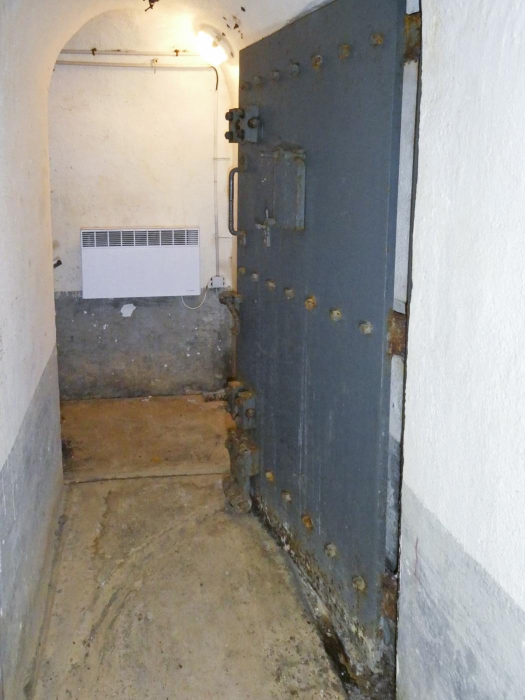 Ligne Maginot - MONT AGEL - (Ouvrage d'artillerie) - Bloc 1
Magasin aux artifices  - ELLENA Daniel - CUNY Philippe