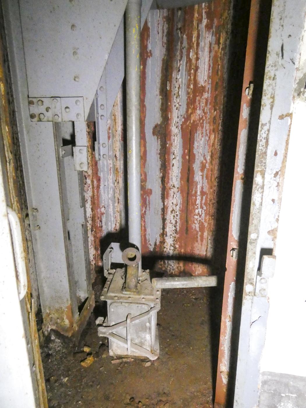 Ligne Maginot - MONT AGEL - (Ouvrage d'artillerie) - Bloc 4
La cloche GFM - ELLENA Daniel - CUNY Philippe