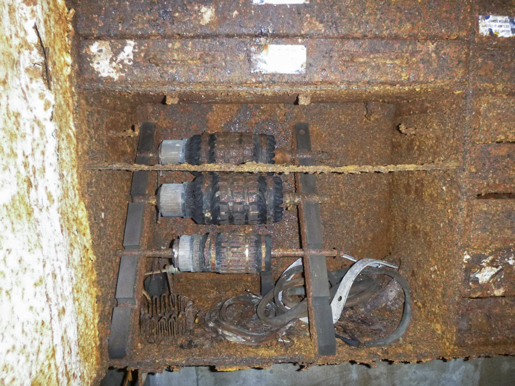 Ligne Maginot - FOUR A CHAUX - FAC - (Ouvrage d'artillerie) - Bloc 3
Armoire de pièces de rechange - J.Luc