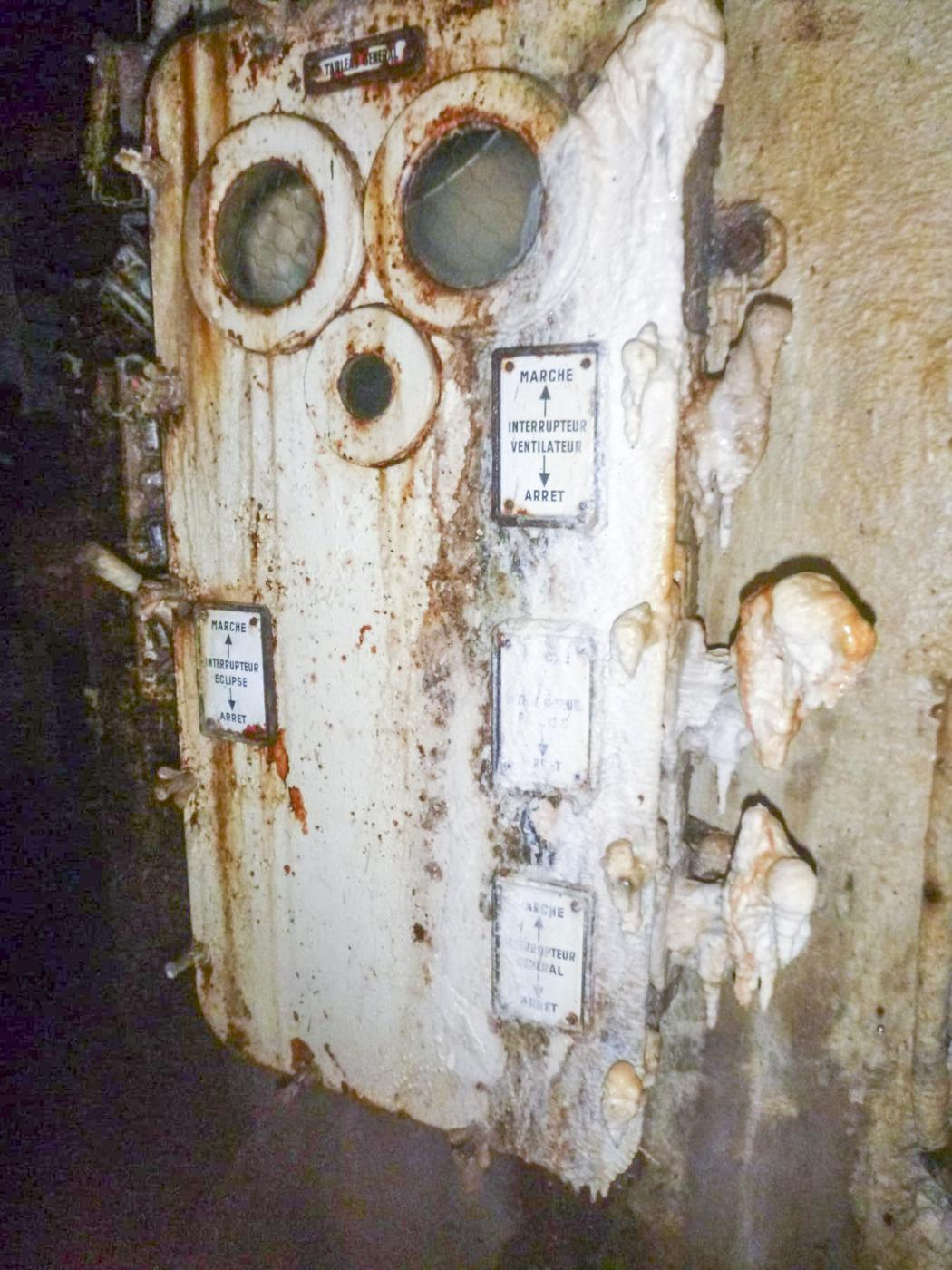 Ligne Maginot - FOUR A CHAUX - FAC - (Ouvrage d'artillerie) - Bloc 3
Poste de manœuvre électrique - J.Luc