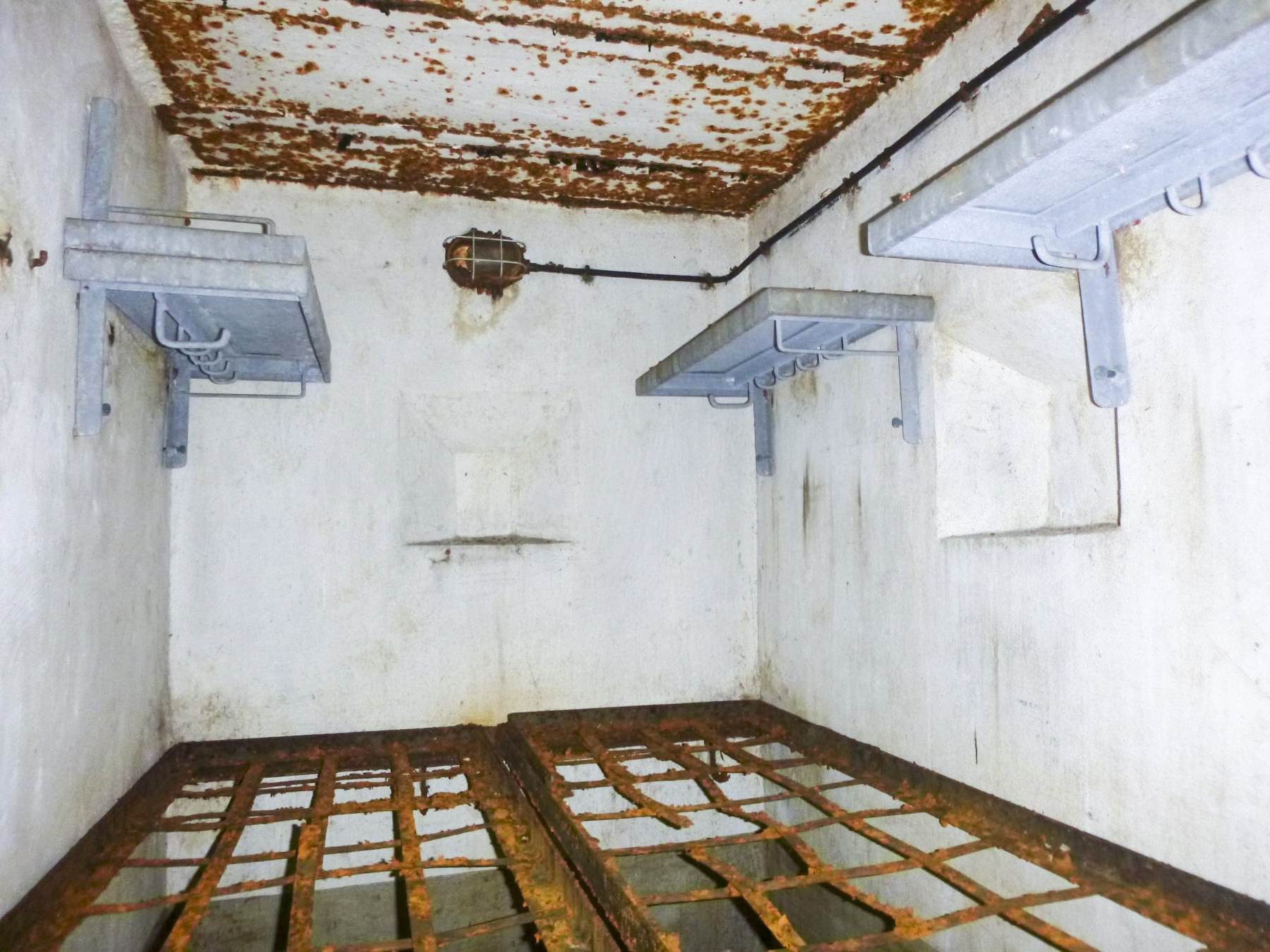 Ligne Maginot - FOUR A CHAUX - FAC - (Ouvrage d'artillerie) - Bloc 3
Chambre de veille de la troupe - J.Luc