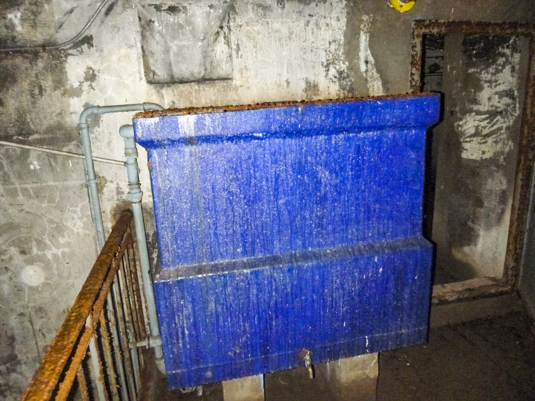 Ligne Maginot - FOUR A CHAUX - FAC - (Ouvrage d'artillerie) - Bloc 4
Réservoir d'eau secondaire postérieure à 1945 - J.Luc