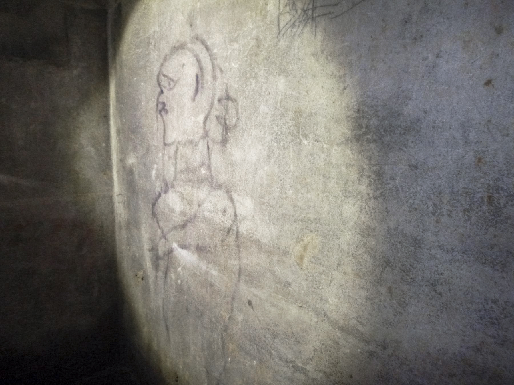 Ligne Maginot - FOUR A CHAUX - FAC - (Ouvrage d'artillerie) - Bloc 4
Cage d'escalier
Dessin au fusain - J.Luc