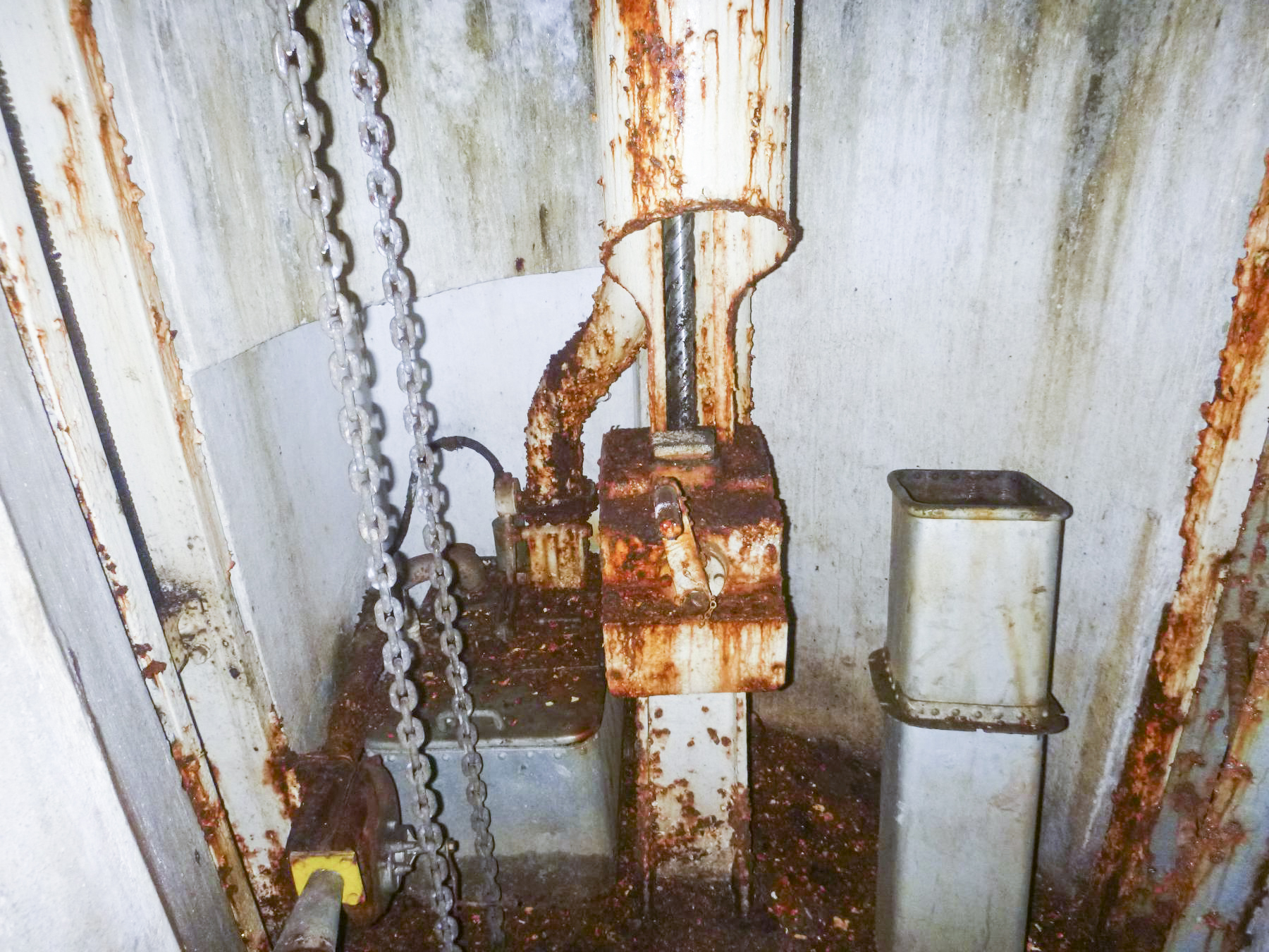 Ligne Maginot - FOUR A CHAUX - FAC - (Ouvrage d'artillerie) - Bloc 4
Plancher mobile de la cloche JM est  - J.Luc