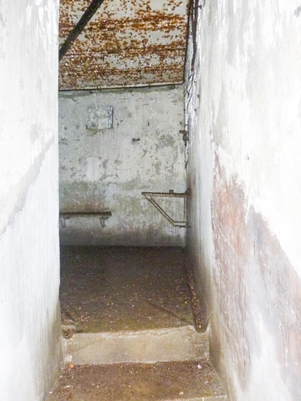 Ligne Maginot - FOUR A CHAUX - FAC - (Ouvrage d'artillerie) - Bloc 4
Couloir avant entre la partie centrale du bloc et la cloche VPD - J.Luc