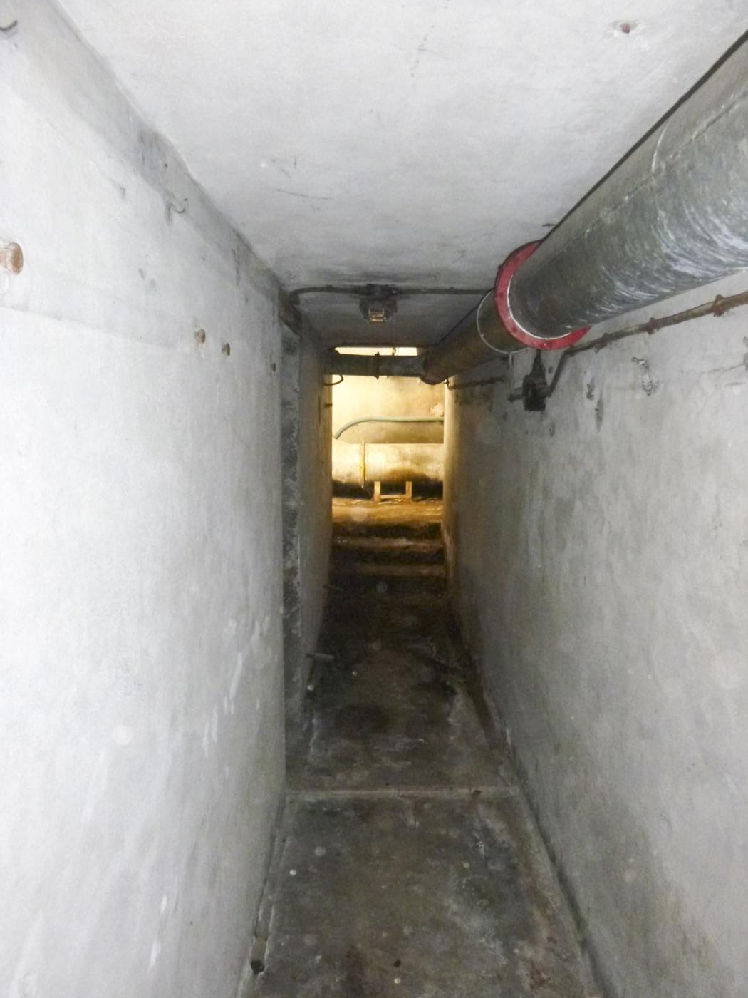 Ligne Maginot - FOUR A CHAUX - FAC - (Ouvrage d'artillerie) - Entrée munitions
Etage inférieure
Couloir de liaison souterrain entre les deux chambres de tir - J.Luc