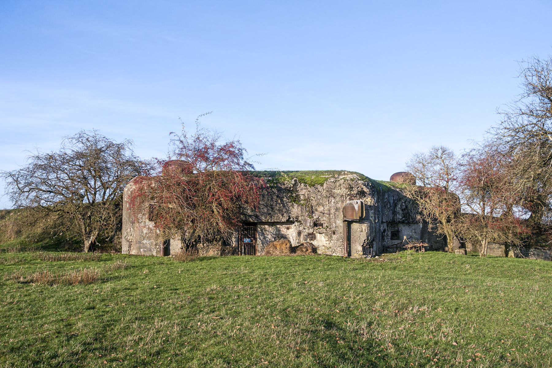 Ligne Maginot - ACHEN Nord Ouest (Casemate d'infanterie - Double) - La façade avant de la casemate - David Palmer