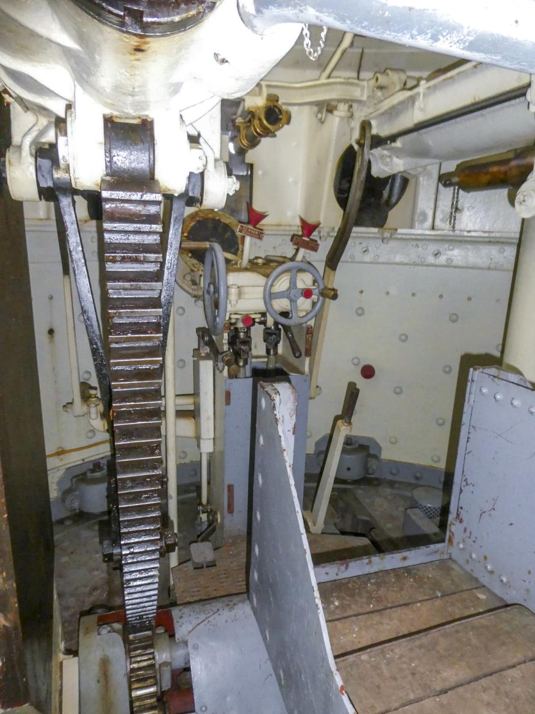 Ligne Maginot - MONT AGEL - (Ouvrage d'artillerie) - Bloc 5
Chambre de tir - ELLENA Daniel - CUNY Philippe