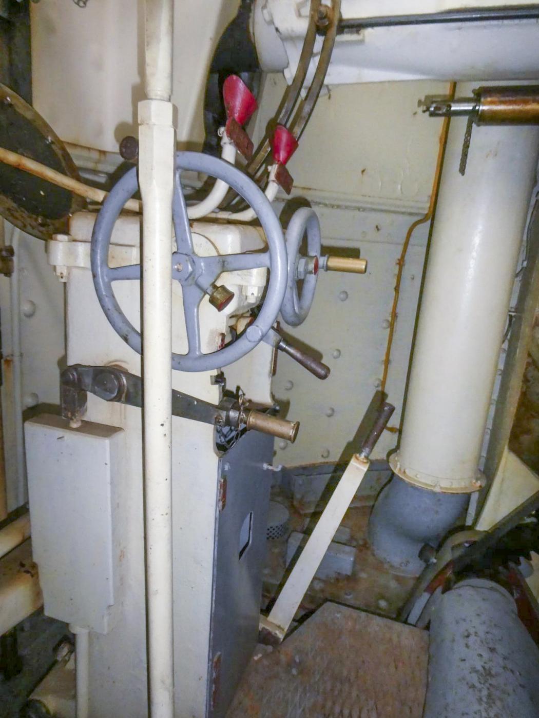 Ligne Maginot - MONT AGEL - (Ouvrage d'artillerie) - Bloc 5
Chambre de tir - ELLENA Daniel - CUNY Philippe