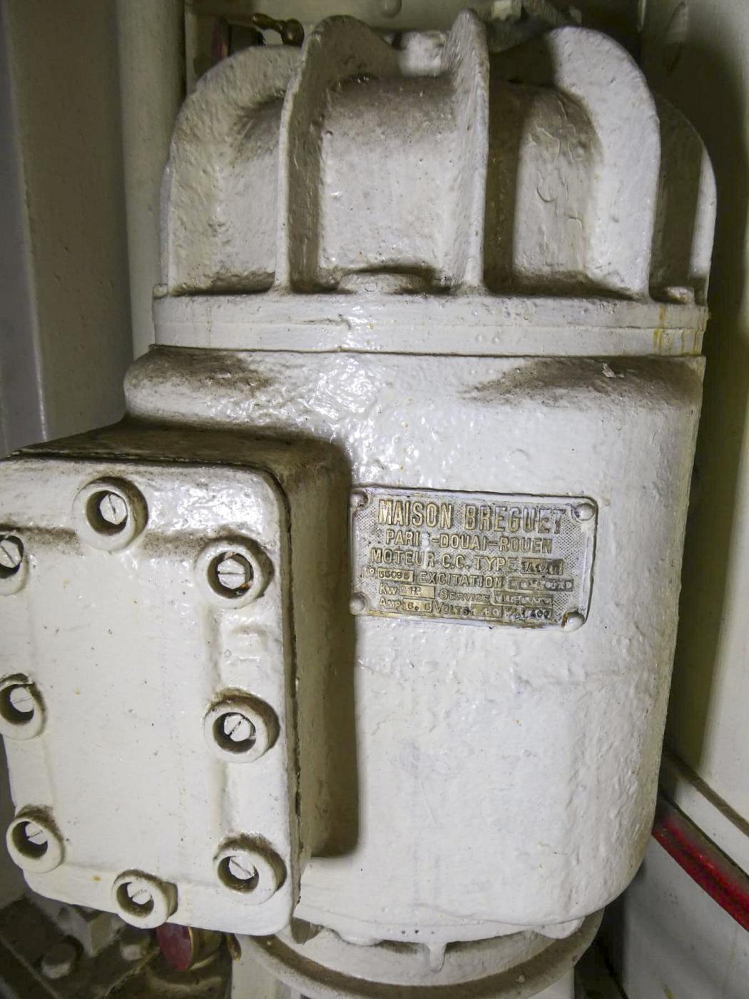 Ligne Maginot - MONT AGEL - (Ouvrage d'artillerie) - Bloc 5
Niveau intermédiaire de la tourelle - ELLENA Daniel - CUNY Philippe