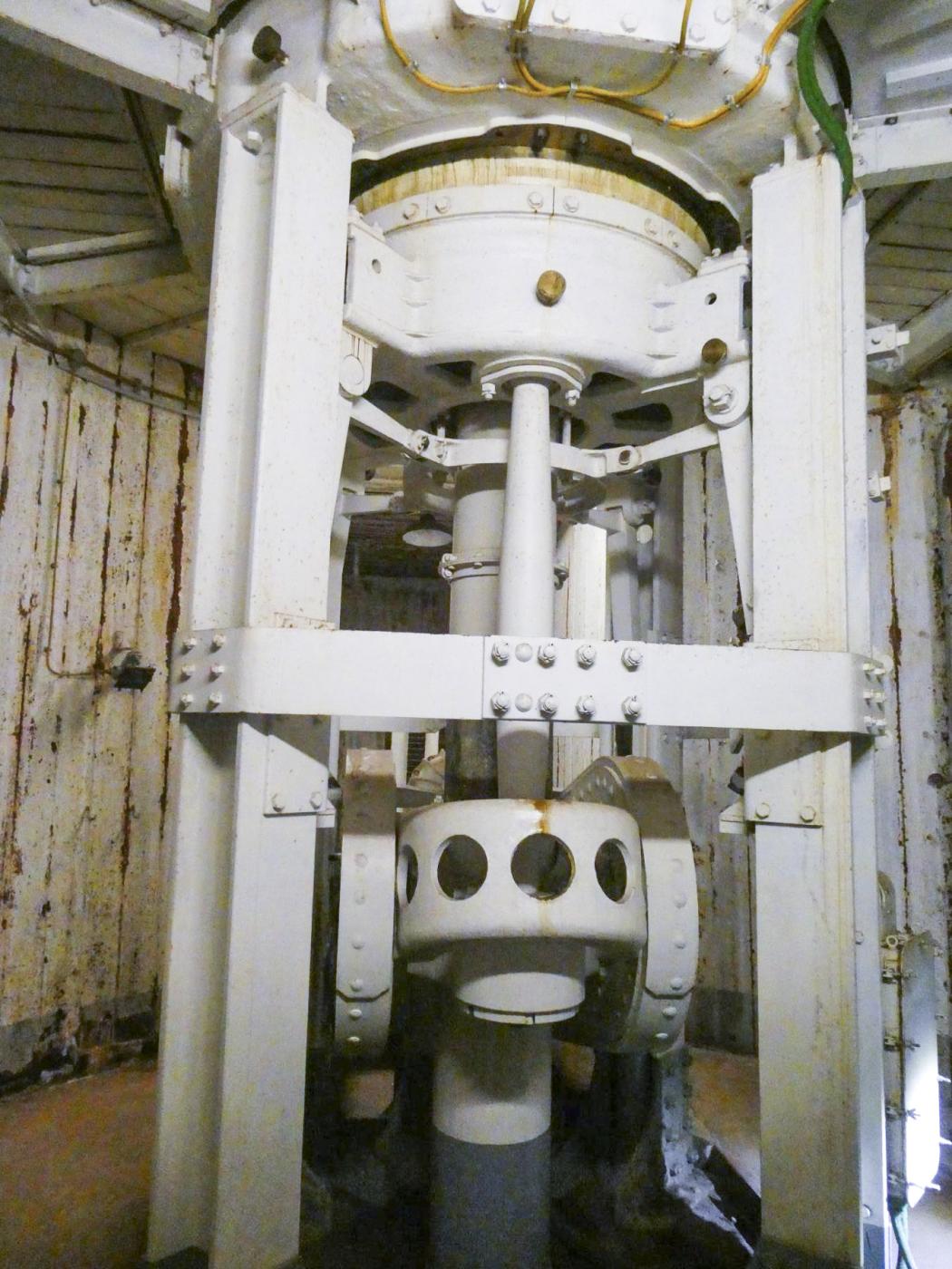 Ligne Maginot - MONT AGEL - (Ouvrage d'artillerie) - Bloc 5
Niveau inférieur de la tourelle - ELLENA Daniel - CUNY Philippe