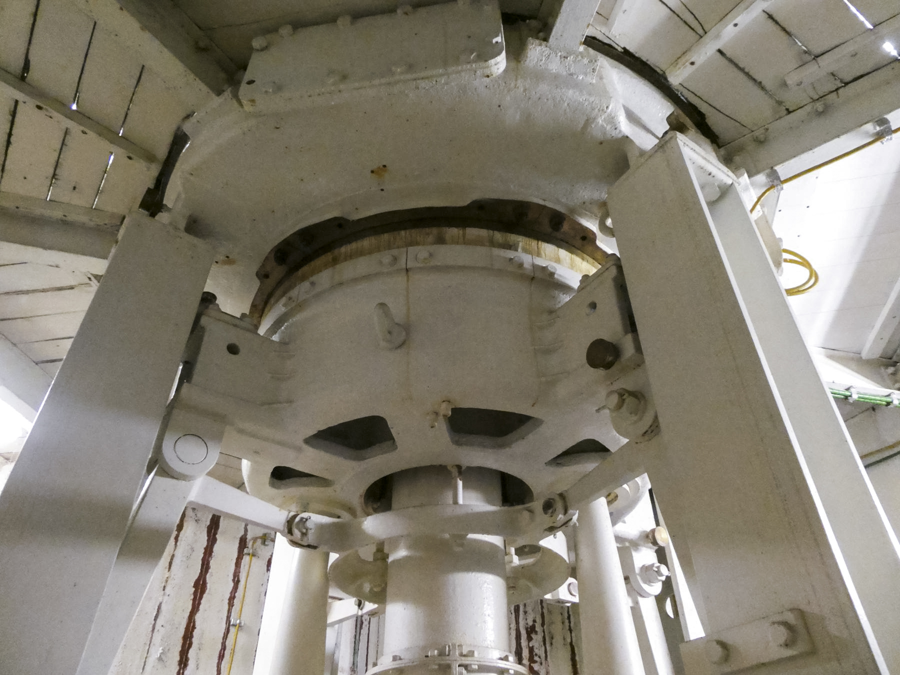 Ligne Maginot - MONT AGEL - (Ouvrage d'artillerie) - Bloc 5
Niveau inférieur de la tourelle - ELLENA Daniel - CUNY Philippe