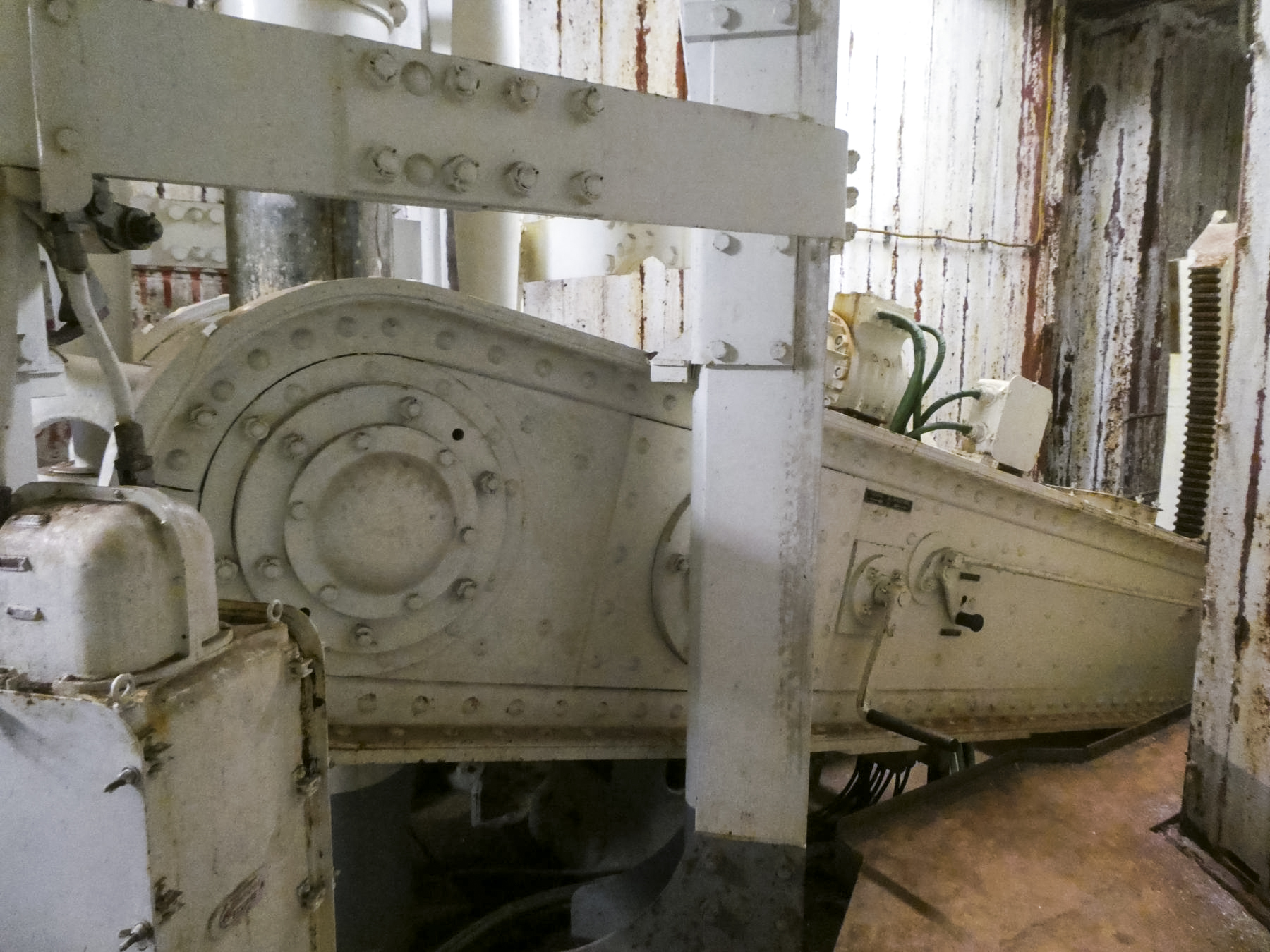 Ligne Maginot - MONT AGEL - (Ouvrage d'artillerie) - Bloc 5
Niveau inférieur de la tourelle - ELLENA Daniel - CUNY Philippe