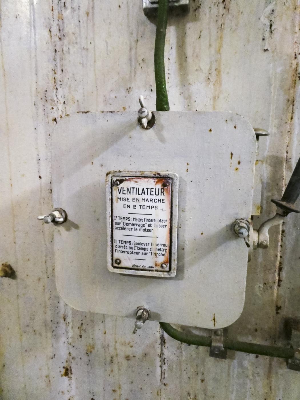 Ligne Maginot - MONT AGEL - (Ouvrage d'artillerie) - Bloc 5
Niveau inférieur de la tourelle
Ventilation - ELLENA Daniel - CUNY Philippe