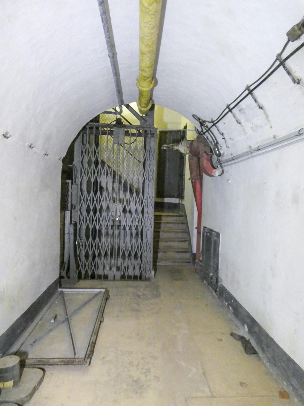 Ligne Maginot - MONT AGEL - (Ouvrage d'artillerie) - Bloc 5
Monte charges - ELLENA Daniel - CUNY Philippe