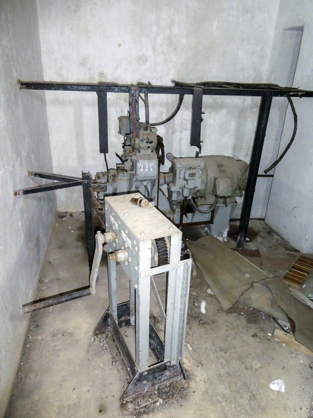 Ligne Maginot - MONT AGEL - (Ouvrage d'artillerie) - Bloc 5
Monte charges - ELLENA Daniel - CUNY Philippe