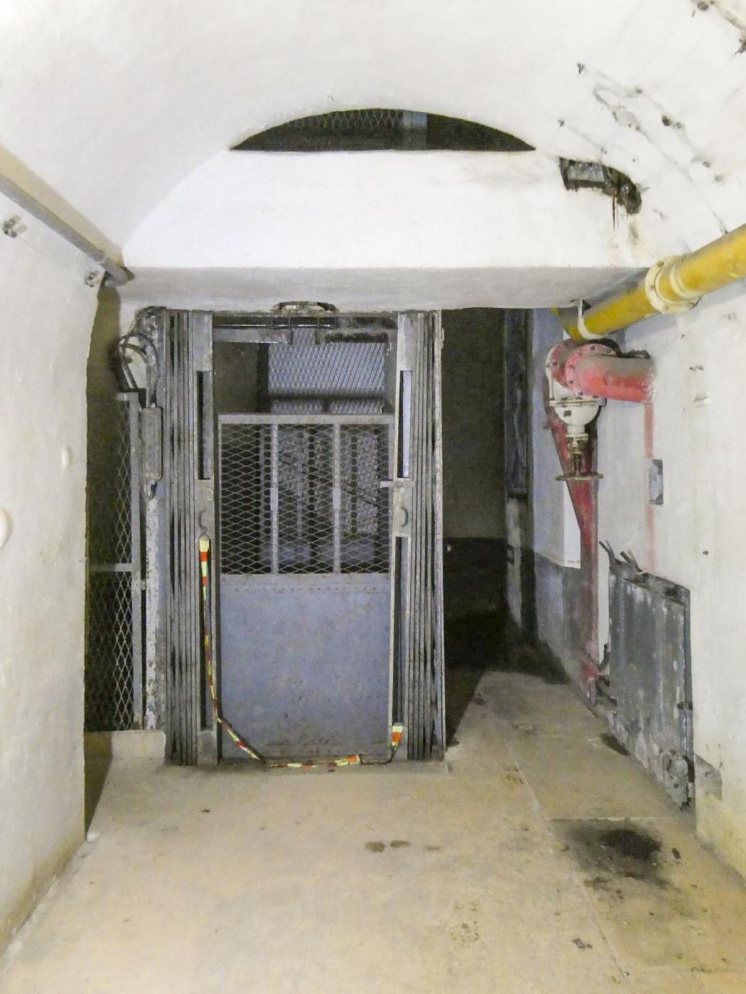 Ligne Maginot - MONT AGEL - (Ouvrage d'artillerie) - Bloc 6
Monte charges - ELLENA Daniel - CUNY Philippe