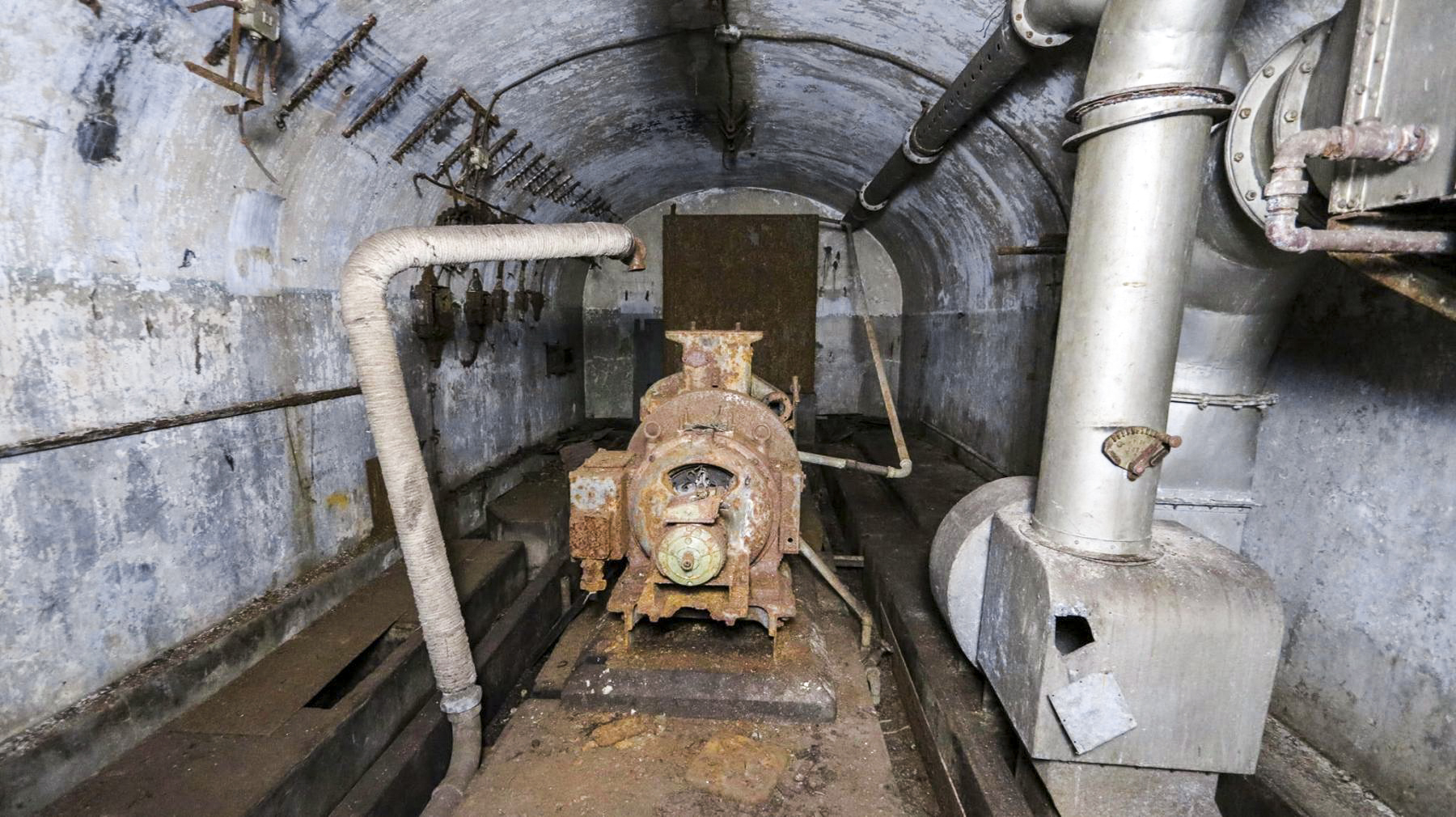 Ligne Maginot - FROHMUHL (PC DU QUARTIER KAPELLENHOF - II/153° RIF) - (Abri) - L'usine électrique
Moteur Supdi et groupe moto ventilateur