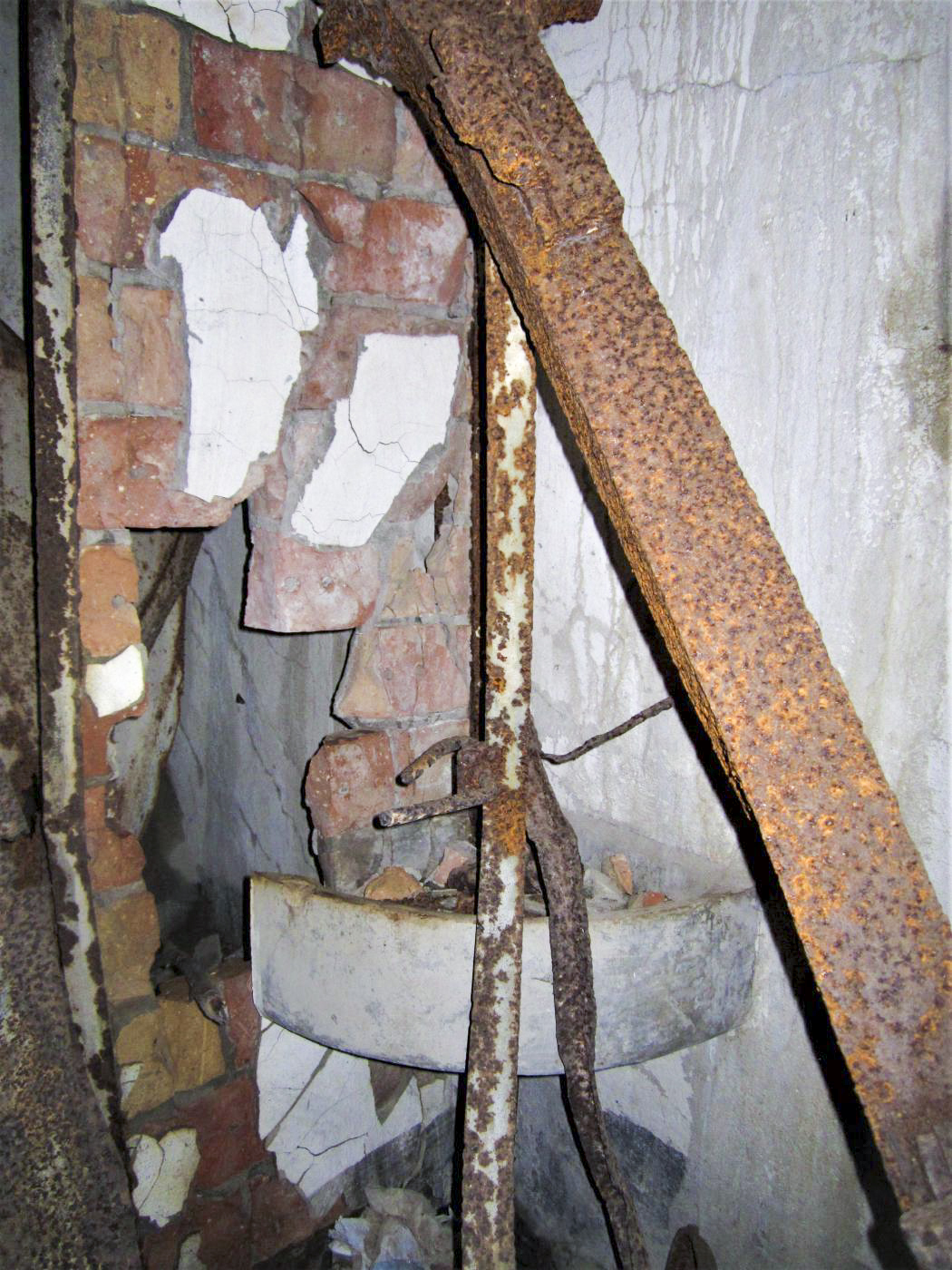Ligne Maginot - HOCHWALD C5 - (Casemate d'infanterie) - Lavabo à coté de la latrine 
