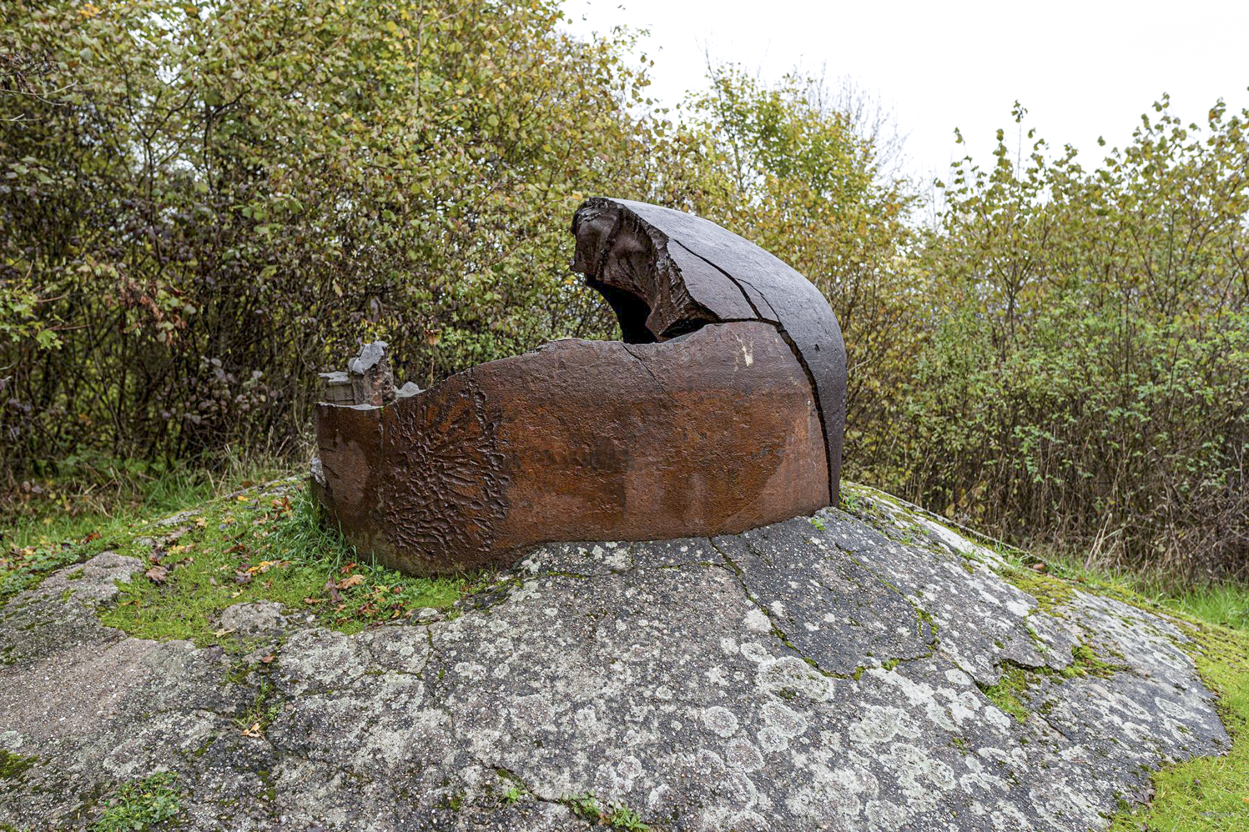 Ligne Maginot - KERFENT - A34 - (Ouvrage d'infanterie) - Bloc 4
La cloche GFM détruite par des essais américains en 1945 - David Palmer