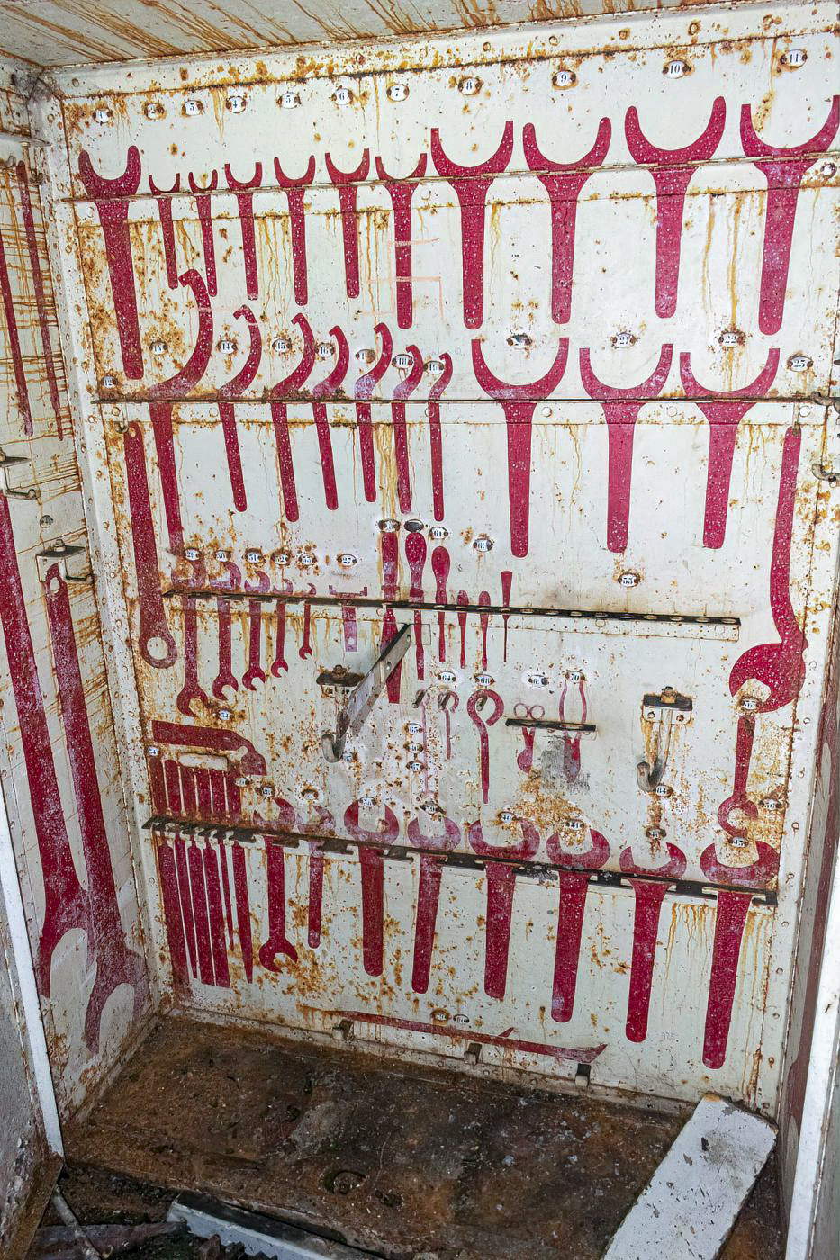 Ligne Maginot - METRICH - A17 - (Ouvrage d'artillerie) - Bloc 8
L'armoire à outillage de la tourelle - David Palmer