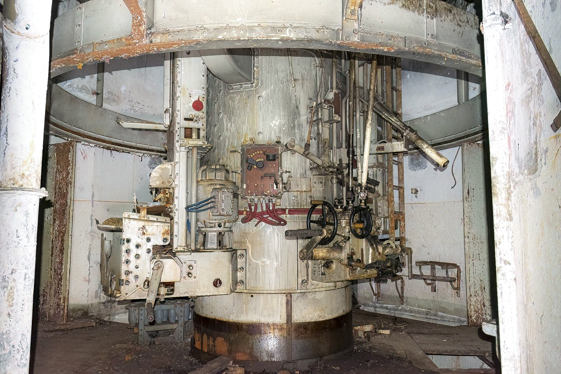 Ligne Maginot - METRICH - A17 - (Ouvrage d'artillerie) - Bloc 8
Tourelle de 75-33 - David Palmer