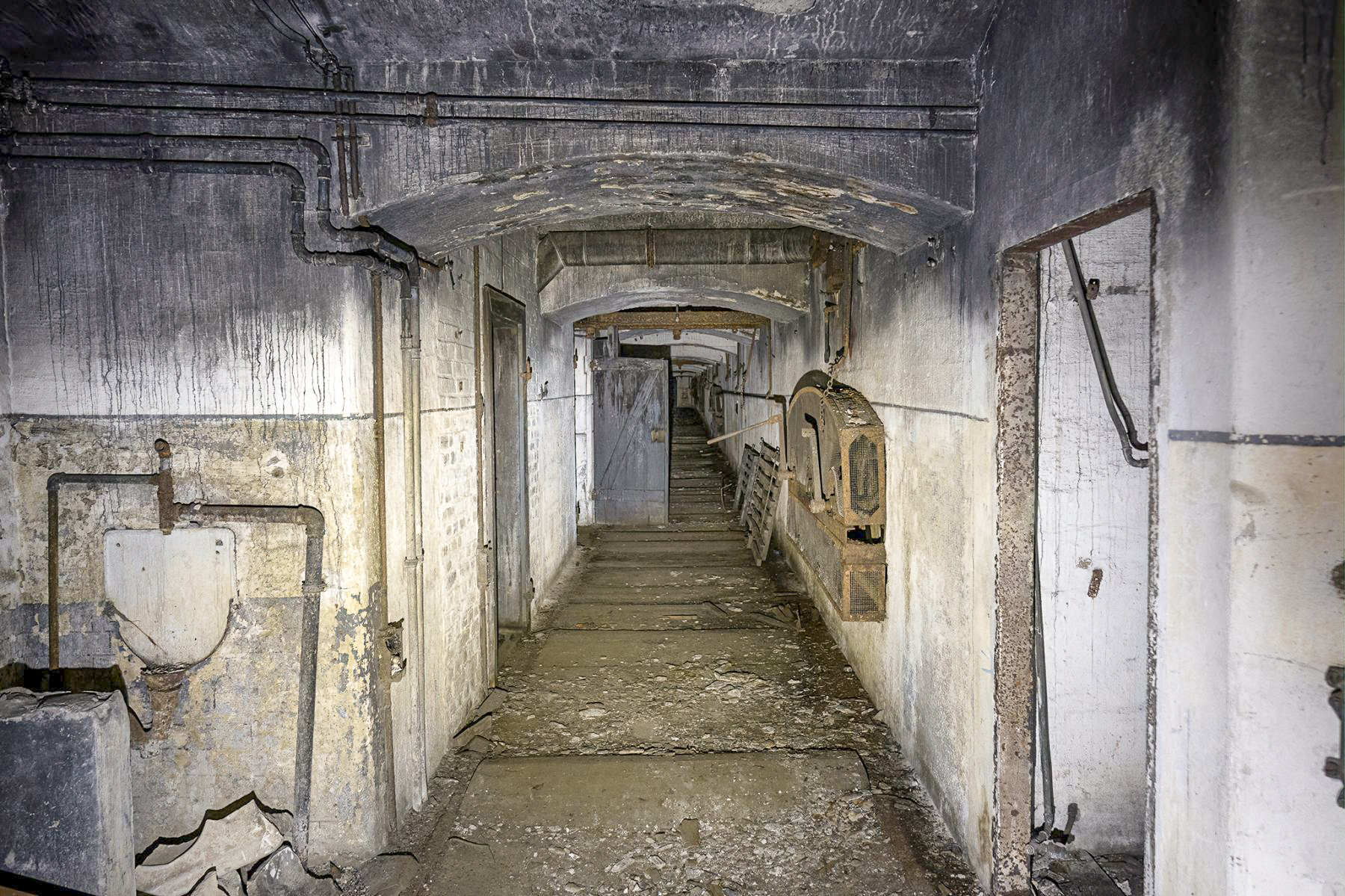 Ligne Maginot - KOENIGSMACKER (FESTE DE) - (Ouvrage d'artillerie) - Couloir dans la batterie
 - David Palmer