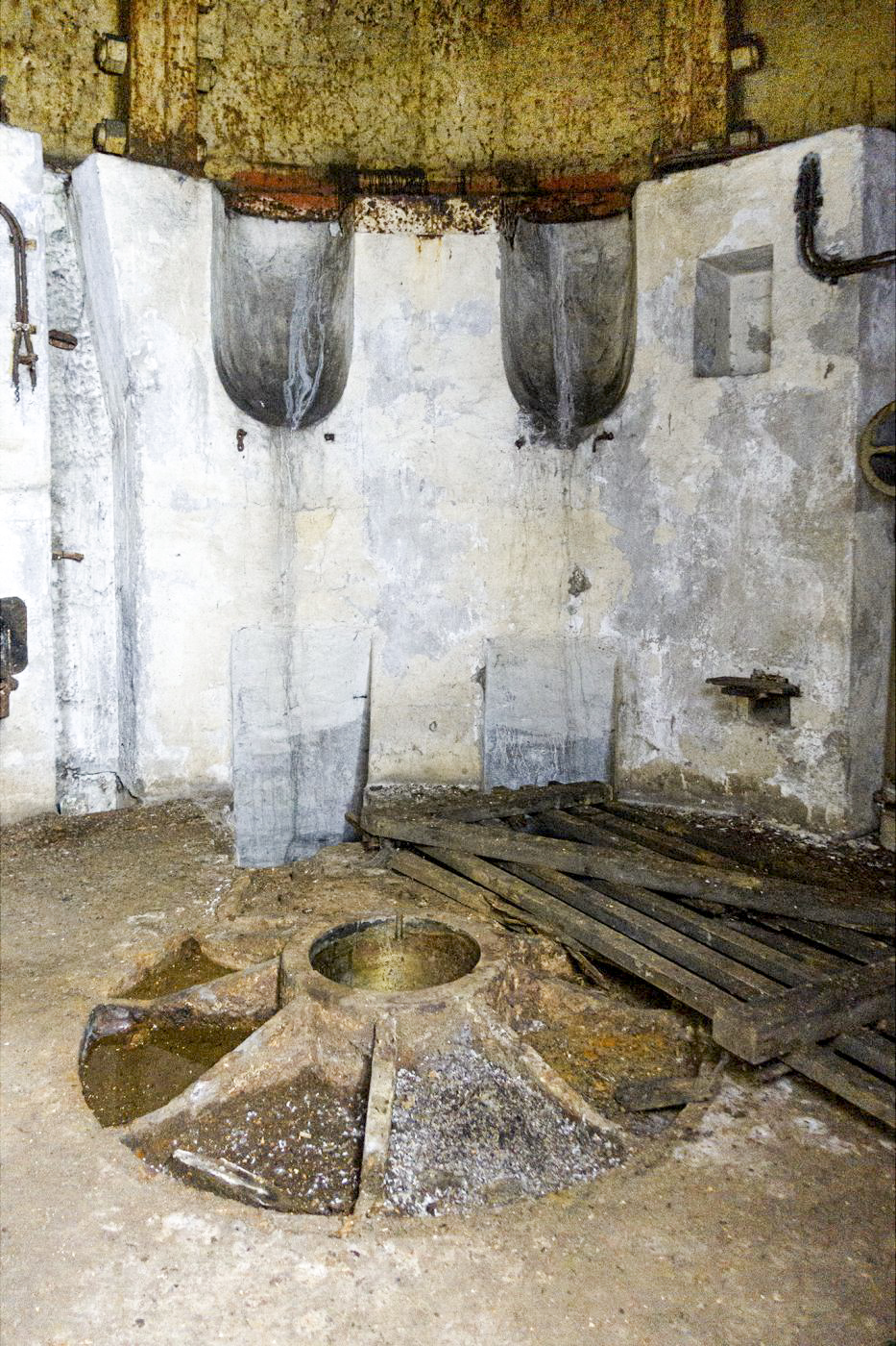 Ligne Maginot - KOENIGSMACKER (FESTE DE) - (Ouvrage d'artillerie) - Batterie
Chambre de tir pour tourelle de 10 cm - David Palmer