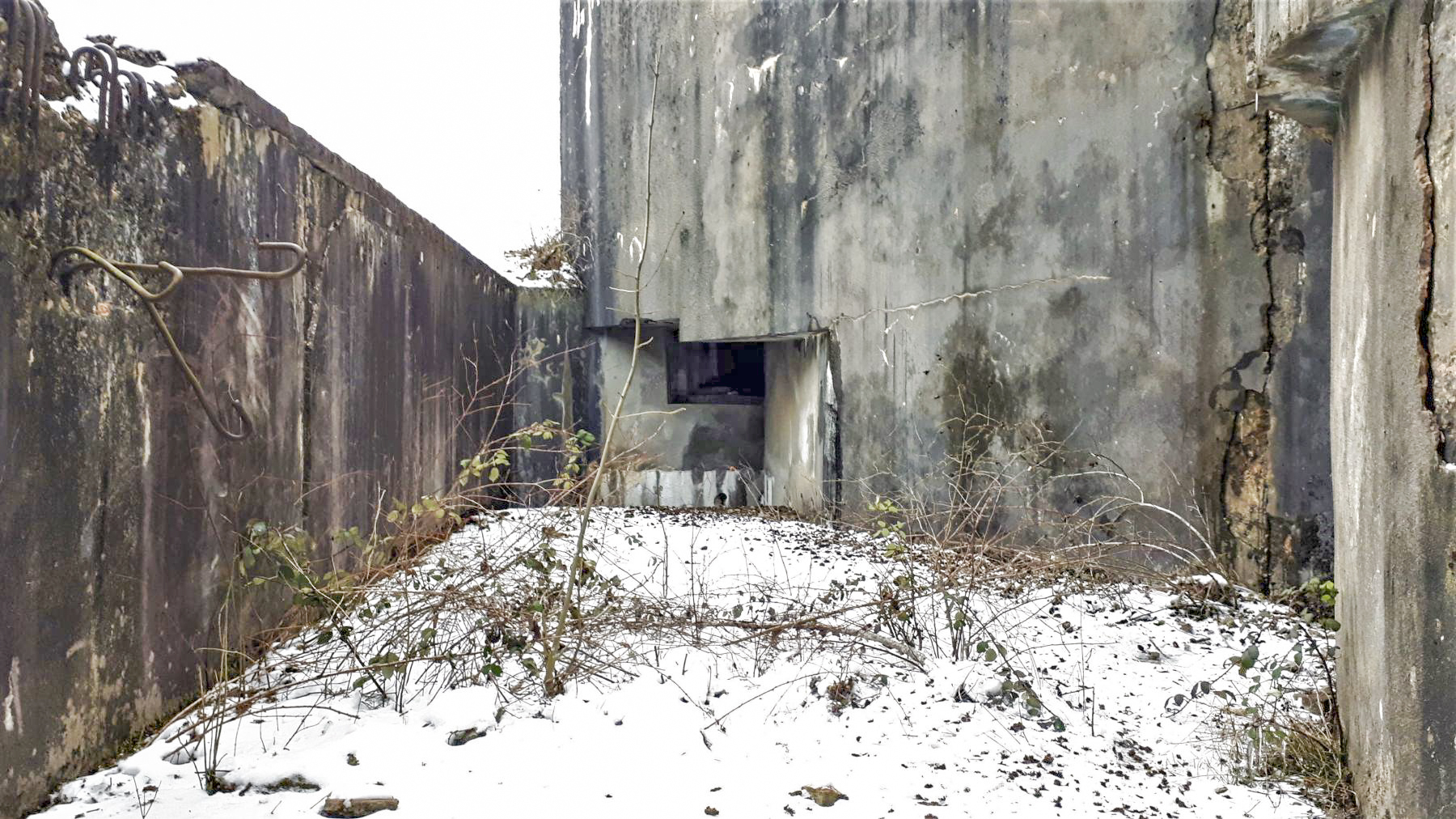 Ligne Maginot - HOCHWALD - (Ouvrage d'artillerie) - Bloc  13
Créneau FM de défense de l'issue de secours
