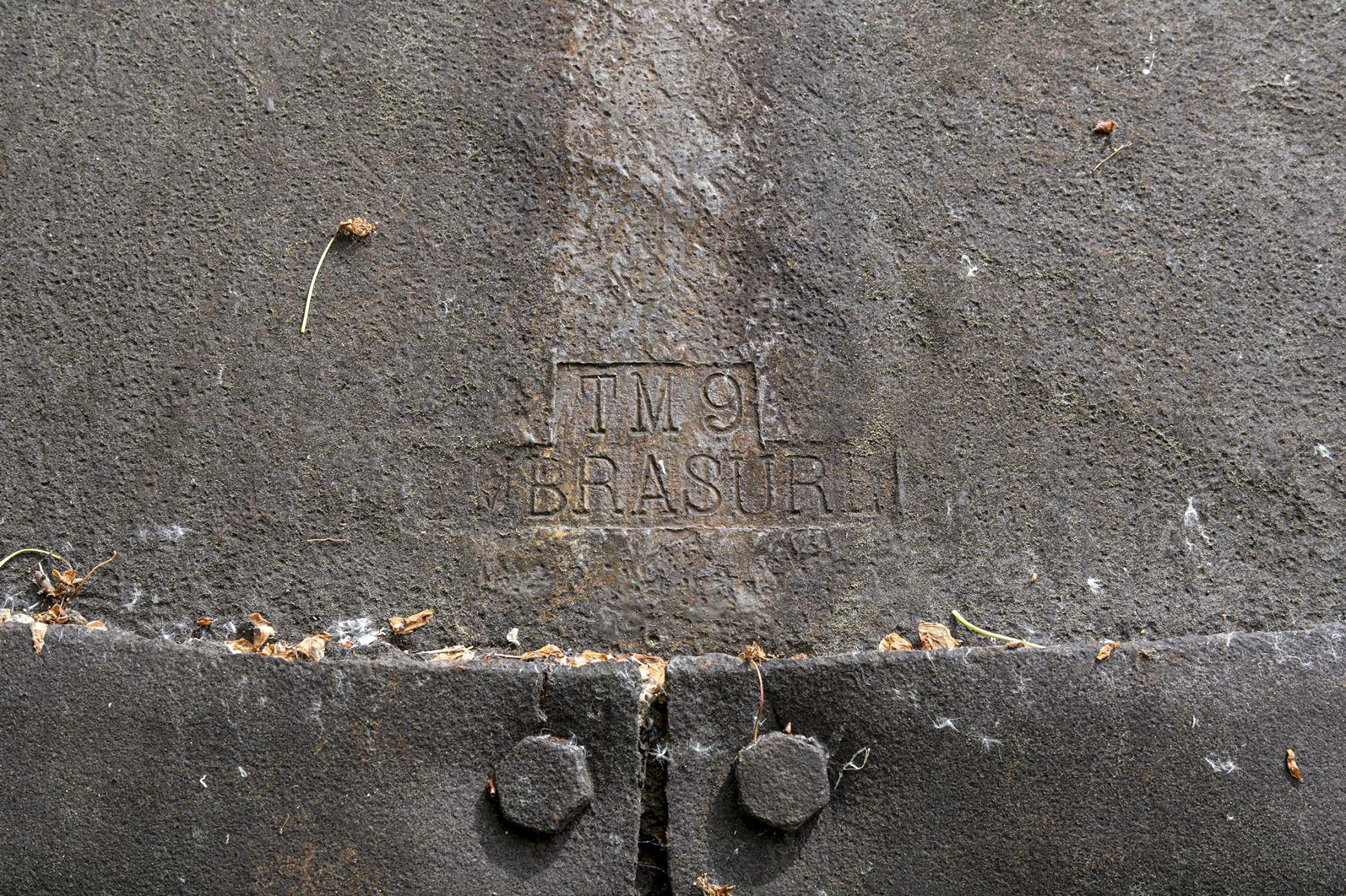 Ligne Maginot - SIMSERHOF - (Ouvrage d'artillerie) - Bloc 4
Tourelle mitrailleuses
Marquage de la tourelle - David Palmer