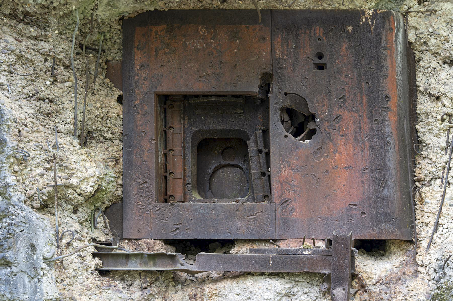 Ligne Maginot - SIMSERHOF - (Ouvrage d'artillerie) - Bloc 5
Cuirassement de l'un des trois créneaux de 75 mle 32 - David Palmer