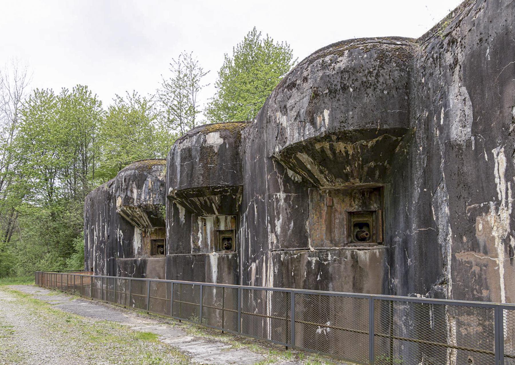Ligne Maginot - SIMSERHOF - (Ouvrage d'artillerie) - Bloc 6
Les trois créneaux de 75 mle 32 - David Palmer