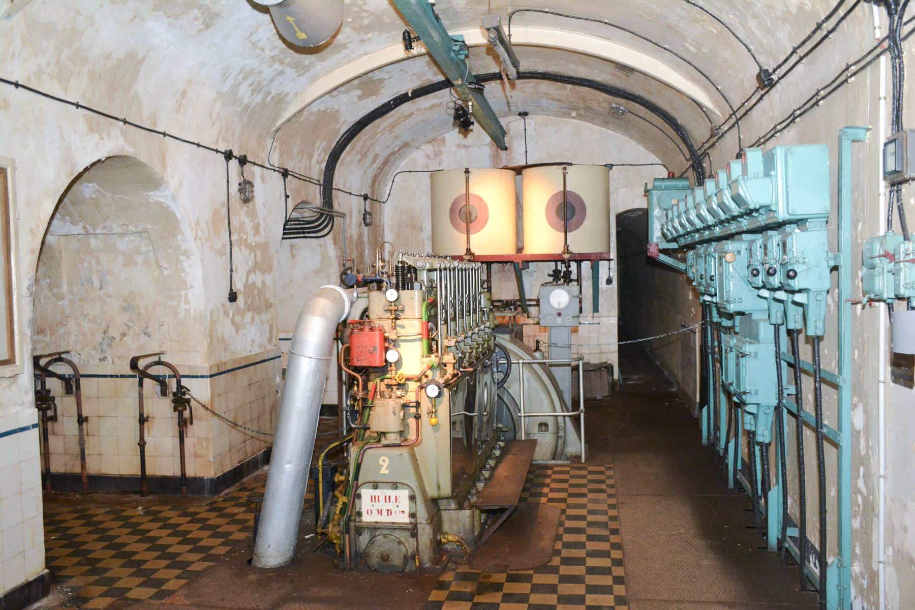 Ligne Maginot - SIMSERHOF - (Ouvrage d'artillerie) - L'usine électrique de l'ouvrage
Moteur Sulzer 6 DD 22 - Pascal Lambert