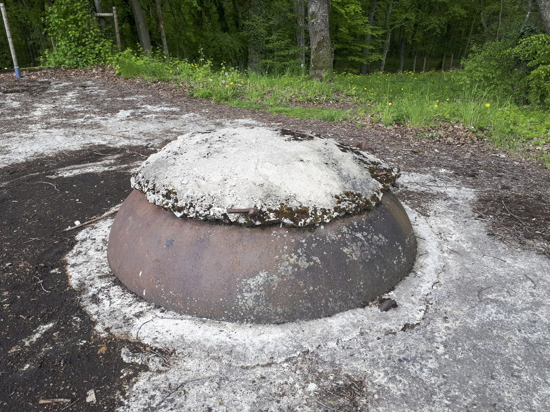 Ligne Maginot - BAMBESCH - A35 - (Ouvrage d'infanterie) - Bloc 2
La cloche lance grenades non équipée et obturée