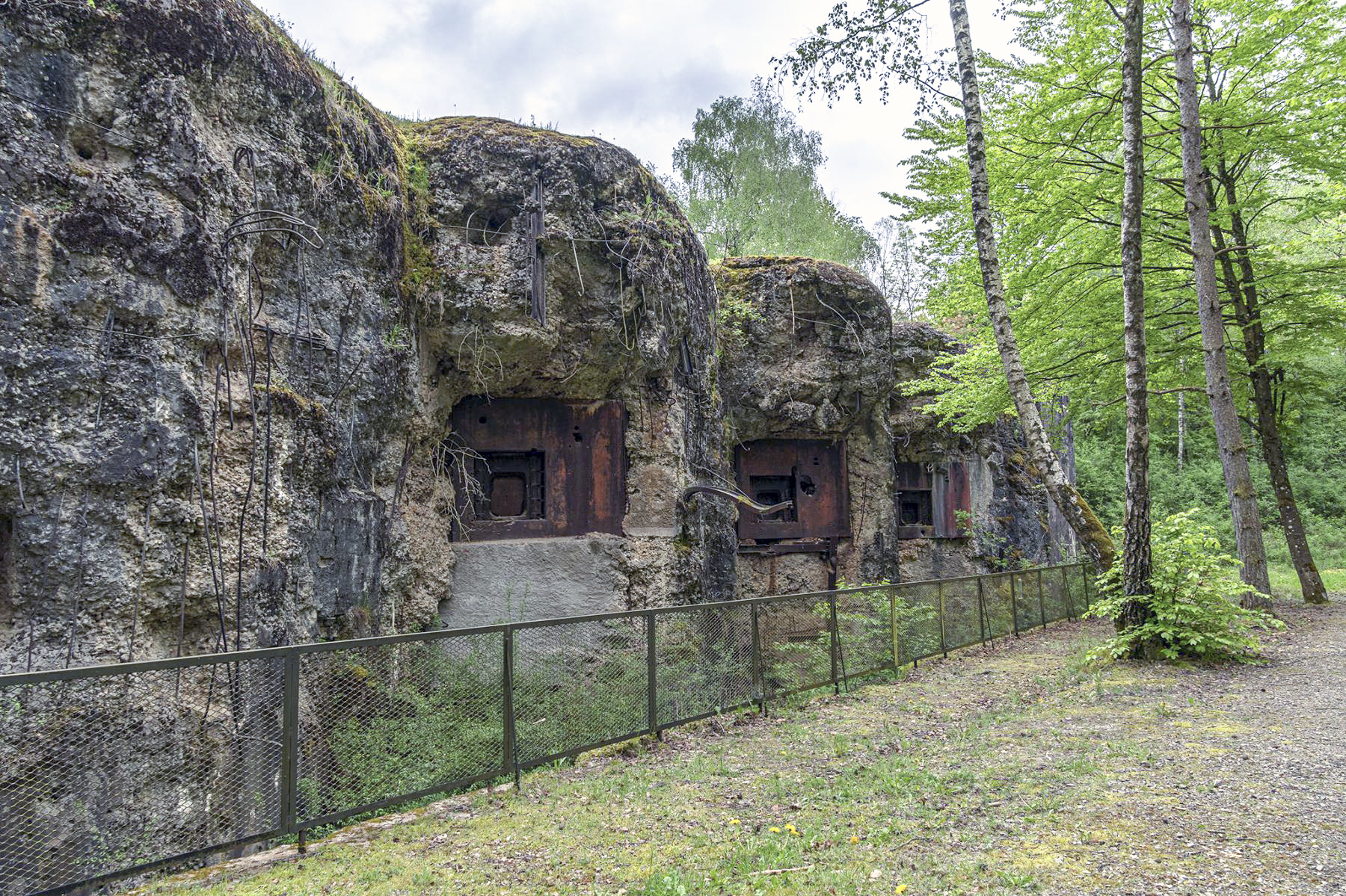 Ligne Maginot - SIMSERHOF - (Ouvrage d'artillerie) - Bloc 5
Les trois créneaux de 75 mle 32 - David Palmer