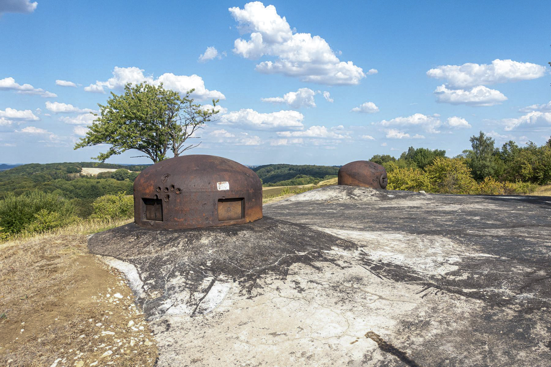 Ligne Maginot - EINSELING NORD - C72 - (Casemate d'infanterie - Simple) - A gauche cloche GFM type A, à droite cloche GFM modifiée en type B - David Palmer