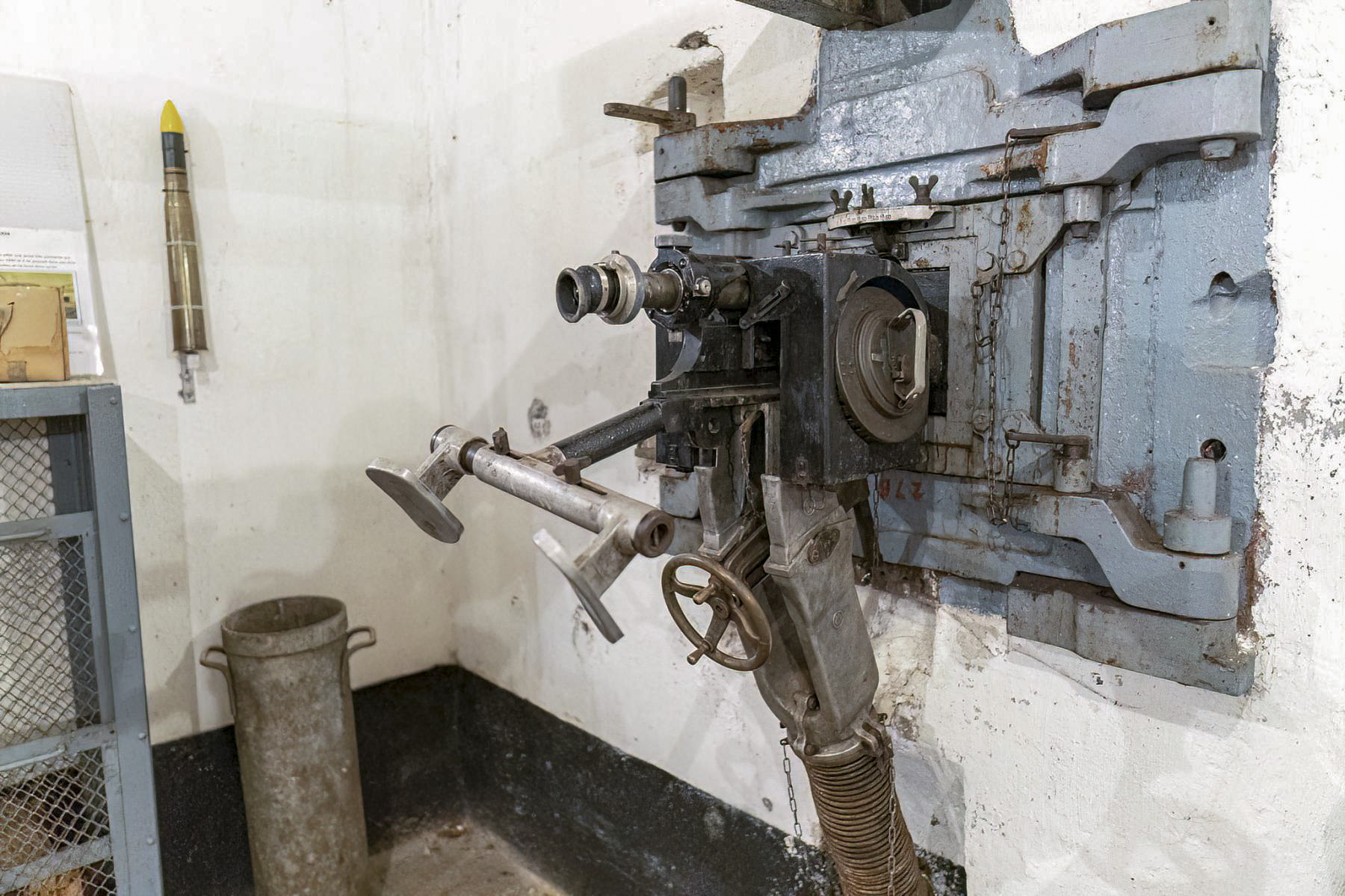 Ligne Maginot - GALGENBERG - A15 - (Ouvrage d'artillerie) - Entrée munitions
Le jumelage de mitrailleuses Reibel MAC 31 - David Palmer